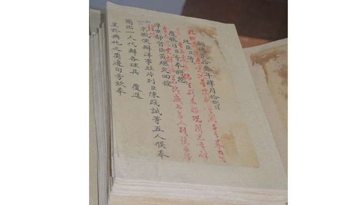 Les archives impériales de la dynastie Nguyên sont les seules archives administratives originales contenant les autographes des empereurs. Photo : TP.