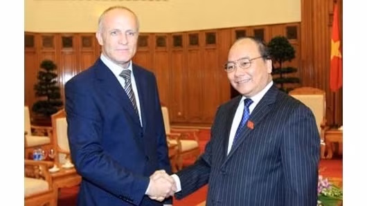 Le vice-Premier ministre Nguyên Xuân Phuc à la rencontre à Hanoi avec le professeur-docteur russe Nikolai Ivanovich. Photo: Lê Son.
