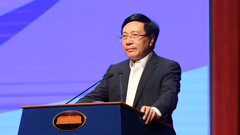 Le Vice-PM Pham Binh Minh prend sa parole lors de la conférence. Photo: VGP.