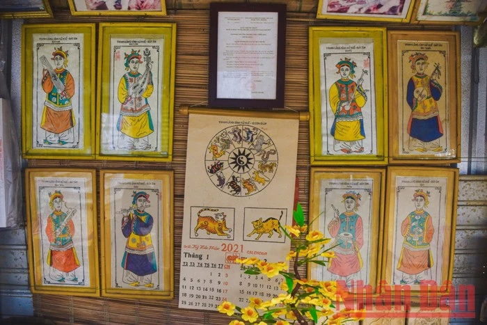 Malgré le rythme rapide de la vie moderne, la valeur artistique des peintures folkloriques vietnamiennes est toujours vivante avec le temps et dans la vie de chaque Vietnamien.