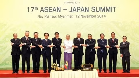Le 25e sommet de l’ASEAN a pris fin jeudi après-midi à Nay Pyi Taw, au Myanmar. Photo: VNA.