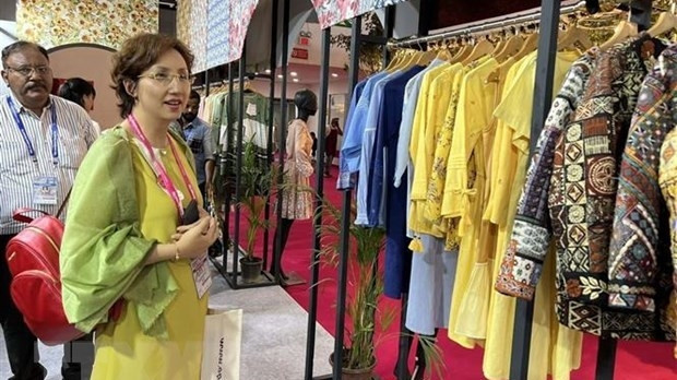 Le stand du Vietnam attite de nombreux visiteurs. Photo: VNA
