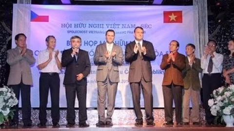 Une rencontre tenue le 23 octobre à Hanoi, à l’occasion de la 96e Fête nationale de la République tchèque. Photo: Vietpeace/ hoivietsec.org. 