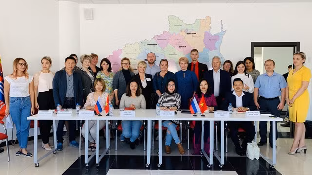 Les représentants des entreprises lors du colloque. Photo : VOV