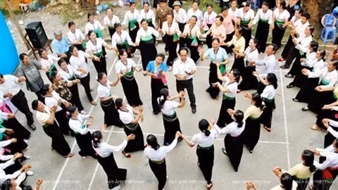 Un spectacle de danse "xoè" de l'ethnie Thái. Photo: VNP.