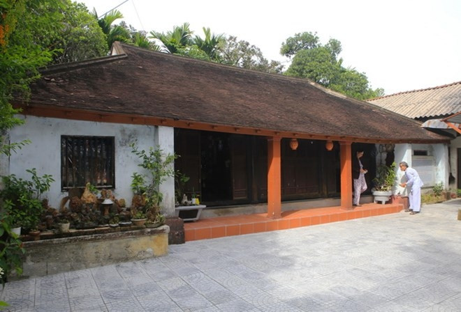 Une ancienne maison au village de Phuoc Tich. Photo : VNA