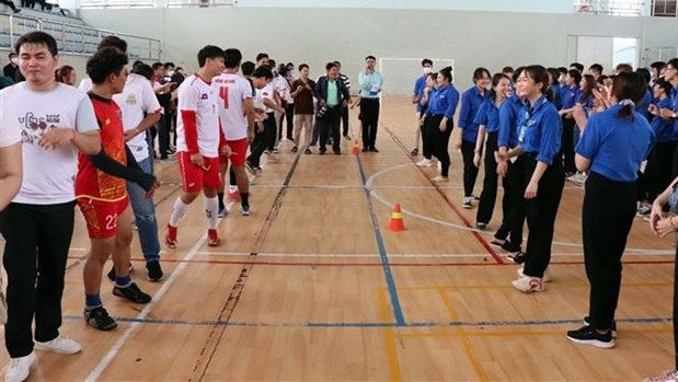 Des jeunes vietnamiens et cambodgiens participant au programme. Photo: VNA