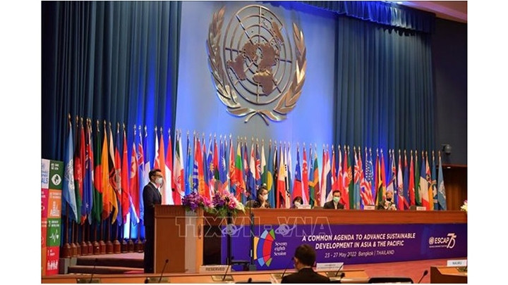 Le Vice-Premier ministre vietnamien, Vu Duc Dam, lors du débat de haut niveau de la 78e session annuelle de la Commission économique et sociale pour l'Asie et le Pacifique, qui se déroule du 23 au 27 mai à Bangkok (en Thaïlande). Photo : VNA.