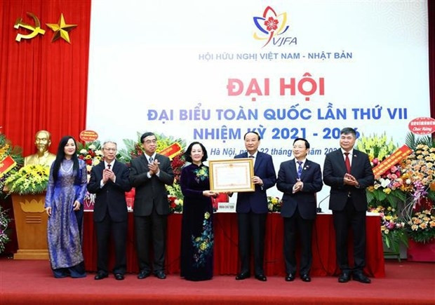 Tô Huy Rua, ancien membre du Bureau politique, ancien secrétaire du Comité central du Parti, ancien chef du Comité d'organisation du Comité central du Parti et président de l'Association d'Amitié Vietnam - Japon a été réélu président du 7e mandat. Photo : VNA.
