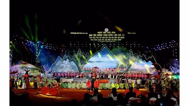 Le programme artistique de la cérémonie d'ouverture de la Journée nationale de la culture de l’ethnie H’Mông dans la province de Lai Châu. Photo: VNA.
