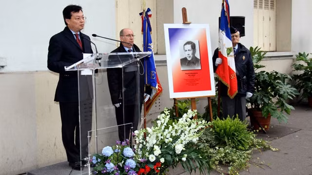 L’ambassadeur du Vietnam en France, Duong Chi Dung, prononce son discours lors de la cérémonie. Photo: Khai Hoàn-Dinh Tuân/NDEL.