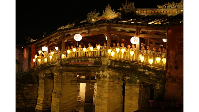  Hôi An organise les évènements « Festival des lanternes » et « Accueil de la bonne année 2022 ». Photo : Journal Tô Quốc.
