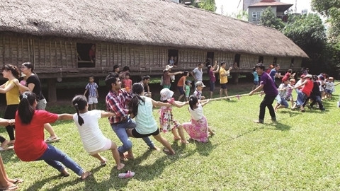 Beaucoup de pays d’Asie dont le Vietnam pratiquent le tir à la corde.Photo: Anh Tuân/VNA.