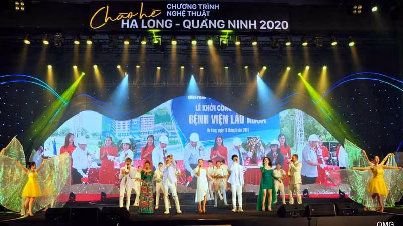 Programme artistique coloré intitulé « Bienvenue à Ha Long - Quang Ninh en été 2020 », le 17 mai. Photo : VOV.