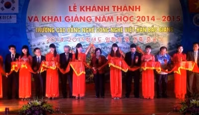 La cérémonie d’inauguration et de rentrée scolaire de l'Institut universitaire des métiers de l’industrie Vietnam - R. de Corée à Bac Giang. 