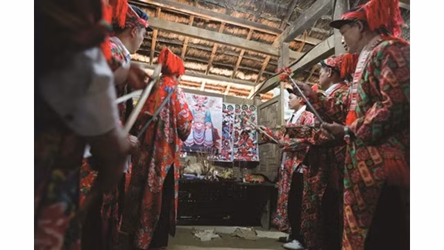 Cérémonie en l'honneur de Bàn Vuong, fondateur des 12 lignées familiales Dao.