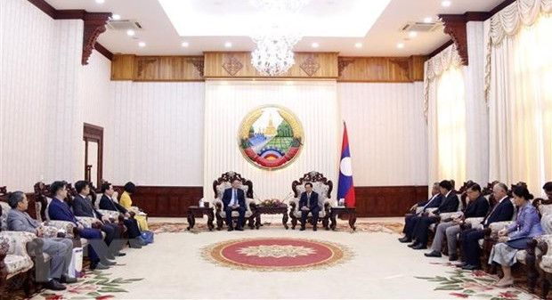 Le Premier ministre lao Phankham Viphavanh avec le président de l’Académie des sciences et des technologies du Vietnam, Châu Van Minh, à Vientiane, le 27 juillet. Photo: VNA
