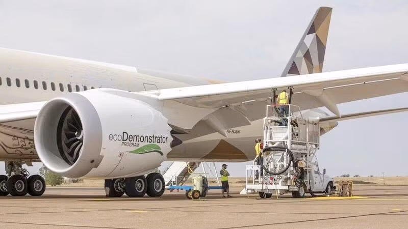 Un avion avec la bannière ecoDemonstrator de Boeing sur son moteur. Photo : NDEL.