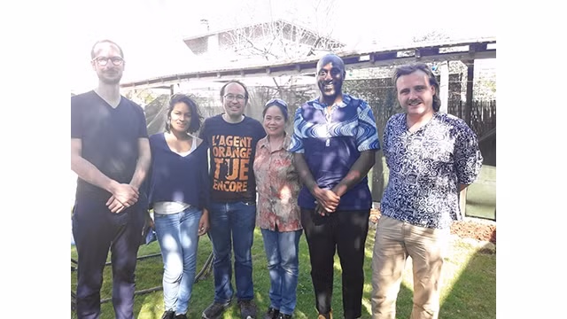 Les artistes français participent à l'appel pour soutenir les victimes de l'agent orange. Photo: thoidai.com.vn/