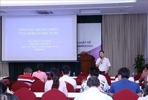 Séminaire sur les politiques et les lois relatives à la diffusion de l'information pour l'étranger entre le Vietnam et le Cambodge. Photo : VNA.