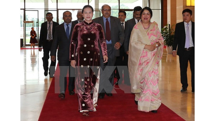 La Présidente de l’Assemblée nationale vietnamienne, Nguyên Thi Kim Ngân (à droite) et la Présidente du Parlement du Bangladesh, Shirin Sharmin Chaudhury. Photo: VNA.
