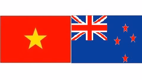 Les drapeaux du Vietnam et de la Nouvelle-Zélande.