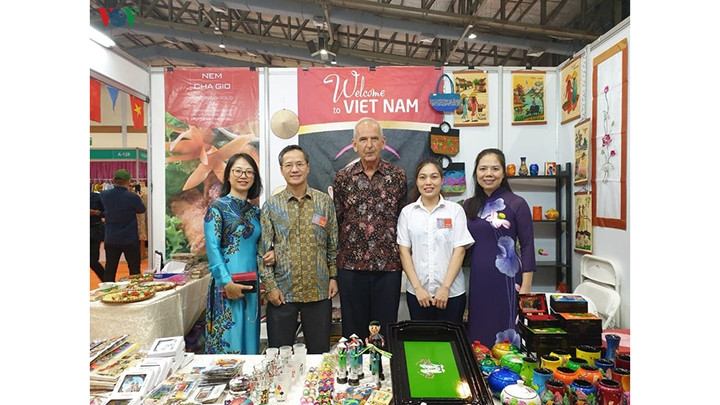 Le Vietnam participe à la foire caritative du Club des femmes internationales de Jakarta. Photo : VOV