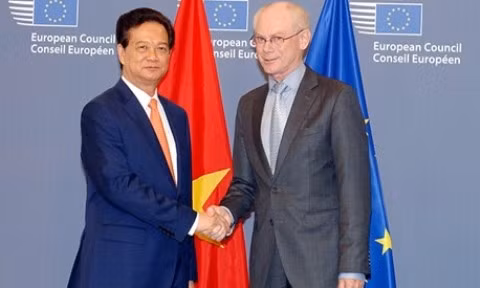 Le PM Nguyên Tân Dung (gauche) et le Président du Conseil européen Herman Van Rompuy. Photo: VGP.