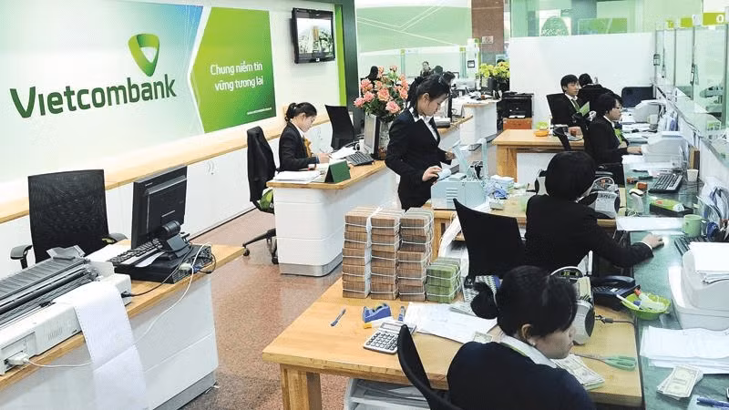 Vietcombank se trouve dans la liste des « 100 plus grandes sociétés anonymes » du Vietnam, selon Forbes Vietnam. Photo : tinnhanhchungkhoan.vn.
