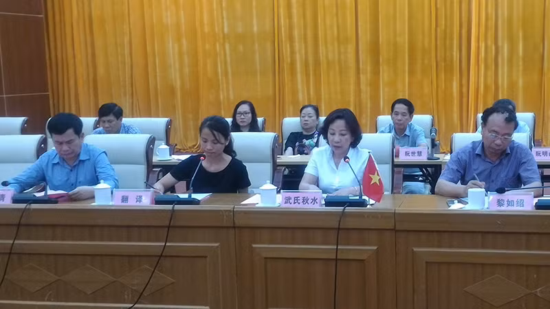 La vice-présidente du Comité populaire de la province de Quang Ninh, Vu Thi Thu Thuy, prend la parole. Photo: baoquangninh.com.vn.