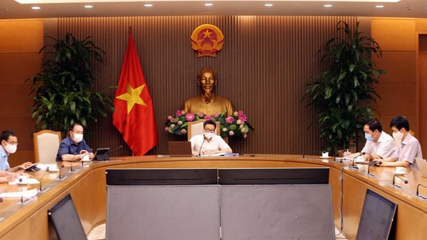 La réunion virtuelle avec les Comités populaires des provinces de Bac Giang et Bac Ninh pour lutter contre le COVID-19. Photo : VNA.