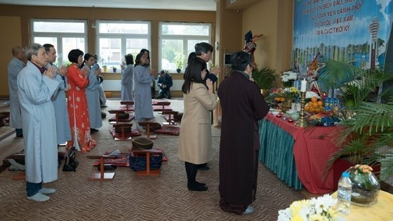 Lors du requiem dans la pagode Vinh Nghiem à Nürnberg. Photo: SGGP
