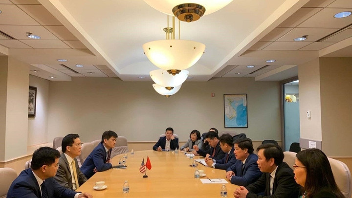 L'ambassadeur Hà Kim Ngoc travaille avec la délégation du Ministère vietnamien de l'Agriculture et du Développement rural. Photo : VNA.