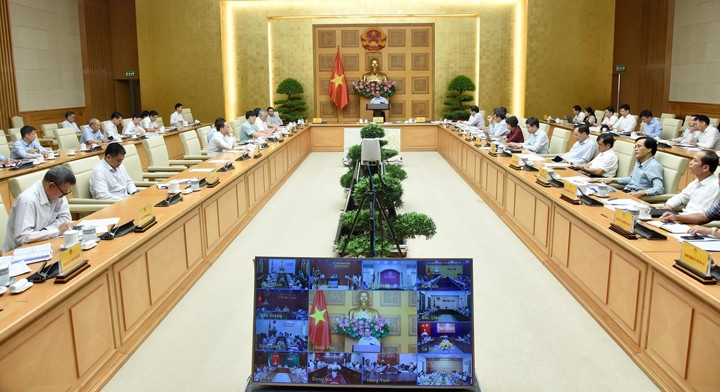 Le PM Pham Minh Chinh prend la parole lors de la réunion du comité de pilotage d’État pour les projets nationaux clés de transport. Photo : Trân Hai/NDEL.