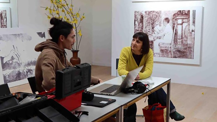 L’artiste Emmanuel Vincent et son mari, le peintre belgo-vietnamien Truong Minh Thi Nguyên. Photo : VNA.