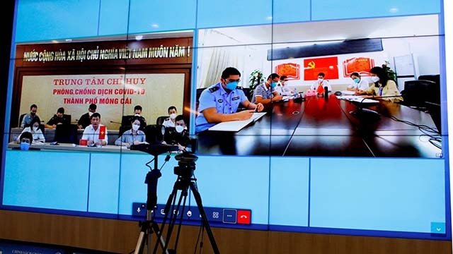 Lors de l’entretien entre la ville de Mong Cai, province vietnamienne de Quang Ninh et la ville de Dongxing, province chinoise du Guangxi, le 24 avril. Photo : VNA.