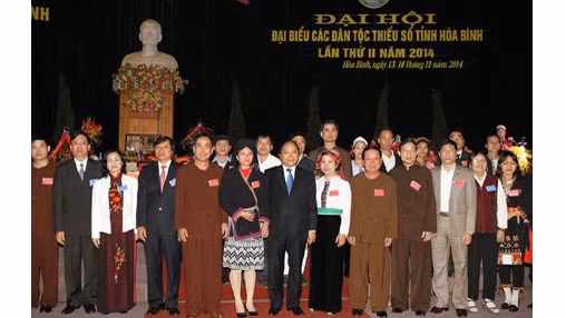 Le vice-Premier ministre Nguyên Xuân Phuc au 2e Congrès des minorités ethniques de la province de Hoà Binh. Photo: VGP.