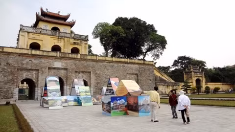 L'exposition de photos «Découverte des patrimoines mondiaux» tenue à la Citadelle royale de Thang Long. Photo: Minh Duy/NDEL.