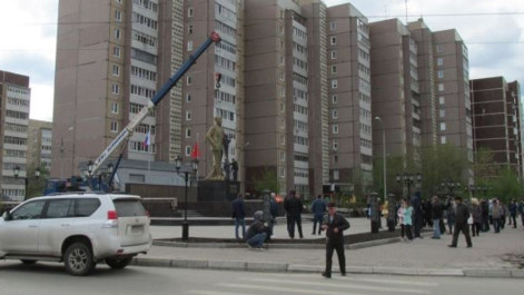 La statue ornée d’or du Président Hô Chi Minh en Russie