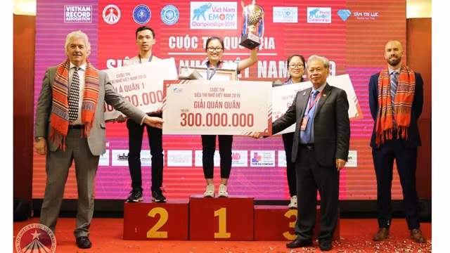Cérémonie de remise des Prix de Vietnam Memory Championships 2019, le 20 octobre à Hô Chi Minh-Ville. Photo : lyluc.vn.