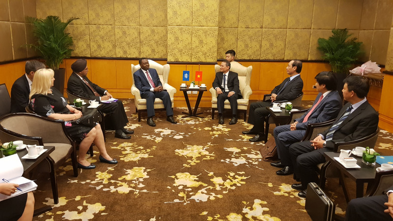 La séance de travail entre les deux parties. Photo: baogiaothong.vn