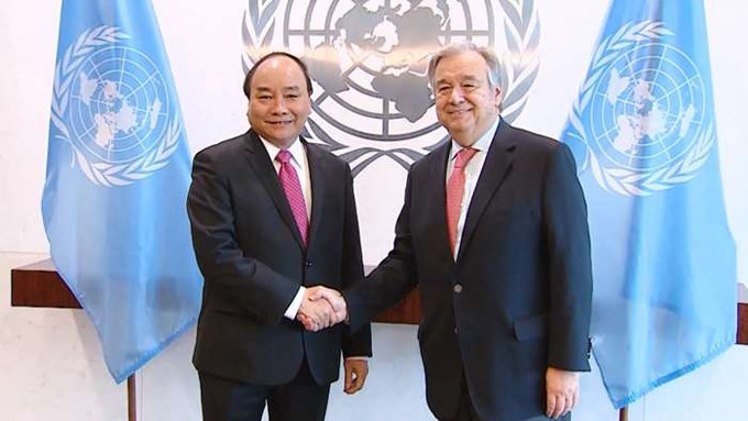 Le Premier ministre vietnamien, Nguyên Xuân Phuc (à gauche), et le Secrétaire général de l'ONU, Antonio Guterres, lors de leur rencontre le 30 mai, à New York. Photo: thst.vn.