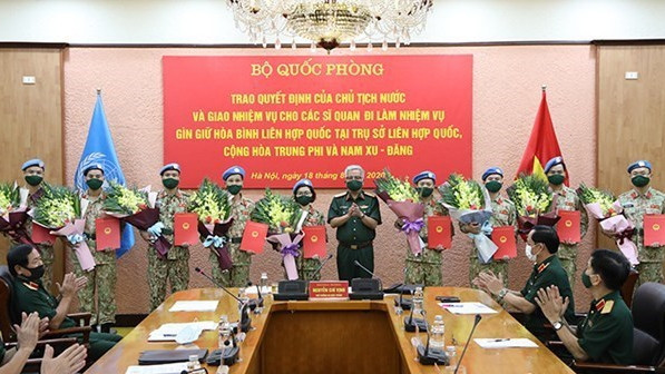 Dix autres officiers affectés à l’opération de maintien de la paix de l'ONU. Photo : VNA.