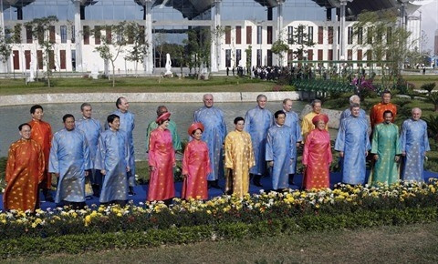 Le "ao dài" (tunique fendue traditionnelle des Vietnamiens), avait été choisi en tant que costume officiel de l’APEC-2006.Photo: CVN.