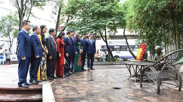 Lai Xuân Môn, membre du Comité central du PCV et chef adjoint permanent de la Commission centrale de la propagande et de l'éducation du Parti en tête d'une délégation vietnamienne effectue une tournée de travail au Mexique du 15 au 20 août. Photo : VNA.