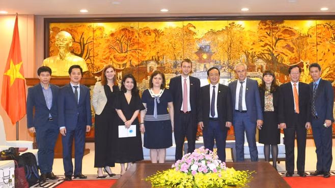 Les représentants de la ville grecque d’Édesse et de Hanoi. Photo: HNM.