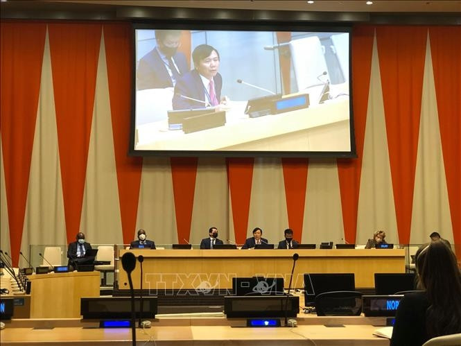Le 29 avril 2021 à New York (États-Unis), l’ambassadeur Dang Dinh Quy, chef de la délégation vietnamienne auprès des Nations Unies, préside une réunion de bilan des activités en tant que président du Conseil de sécurité des Nations Unies. Photo : VNA.