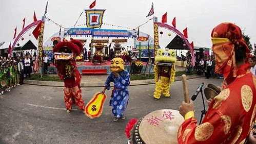 La dance de licorne lors de l'ouverture de la Fête de la prière pour la bonne pêche à Dà Nang. Photo: VOV.