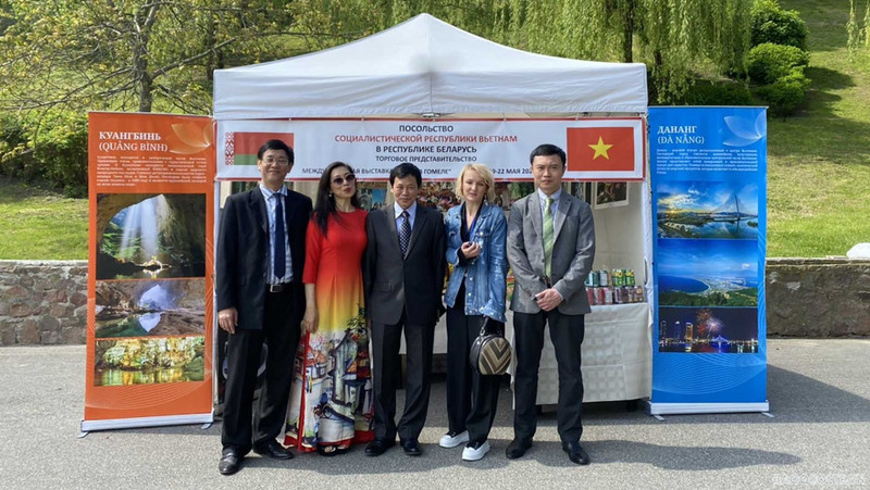 Le stand du Vietnam lors de l'exposition internationale du Printemps de Gomel en Biélorussie. Photo: baoquocte.vn