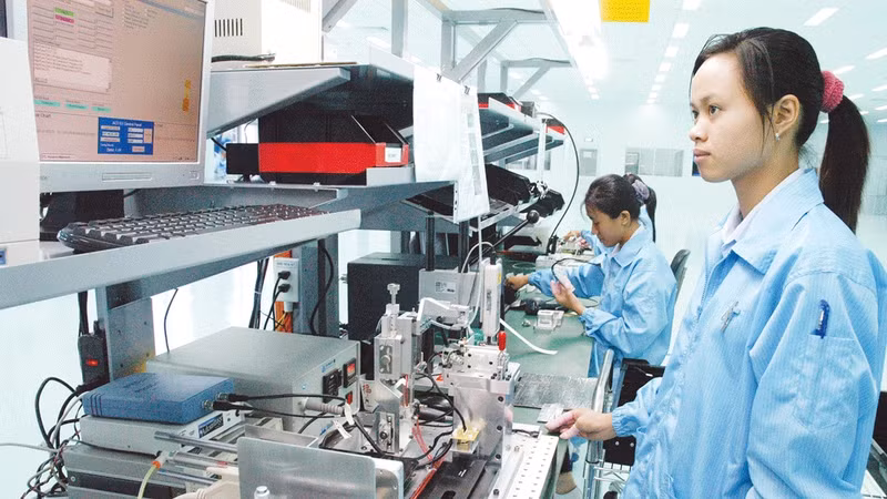 Dans l’usine de Datalogic Vietnam située à Hô Chi Minh-Ville. Photo : sggp.org.vn. 